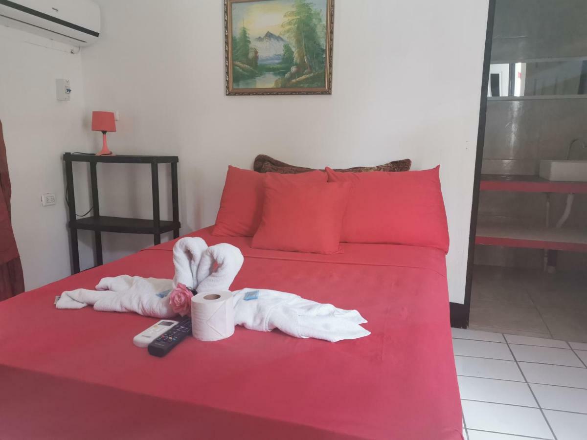 Cabinas Cafe Del Mar Hotel มานูเอล อันโตนิโอ ภายนอก รูปภาพ